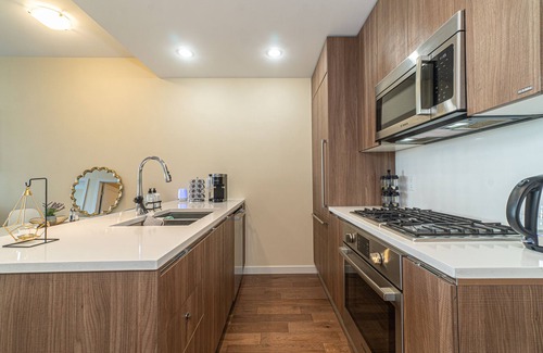 Kitsilano Apartment | Lovely Oasis near Waterfront & Downtown