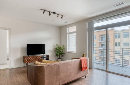 Waltham Apartment | Lovely Pet-Friendly 2BR in Waltham