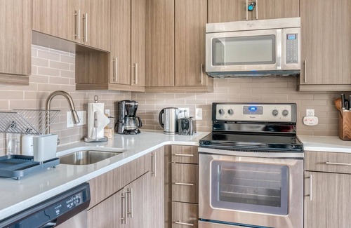 Waltham Apartment | Lovely Pet-Friendly 2BR in Waltham