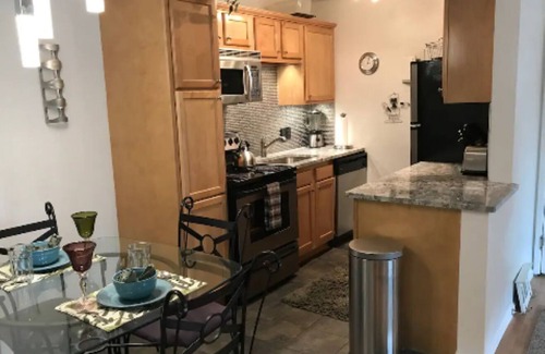 Glenwood Grove - North Iris Condo | Lovely, Remodeled, Zen-like, 1-bdrm. Condo!