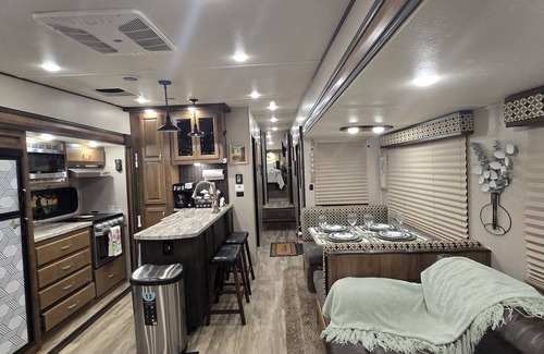 Deltona Lakes House | Lovely RV with outdoor pool and Jacuzzi.