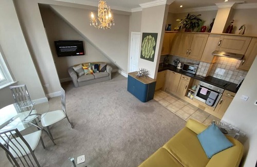 Eastbourne Seafront Apartment | Lovely Seaside Apartment in Central Eastbourne
