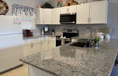 Conway Condo | Lovely/Serene/Water View1st floor 2B/2BA Condo,10M-Beach.
