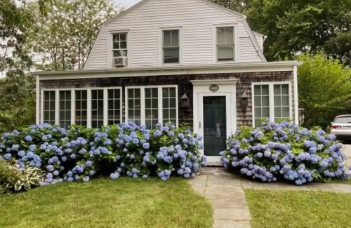 Centerville House | Lovely, Spacious Cottage near Craigville beach