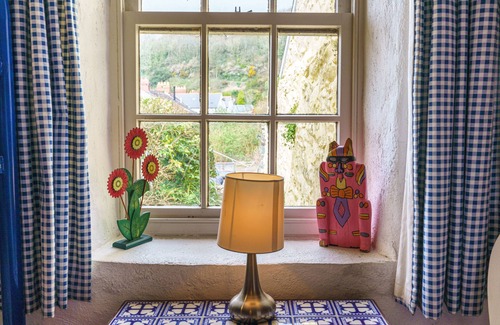Fishguard House | Lovely spacious quayside detached holiday house. Dog friendly. Sleeps 12