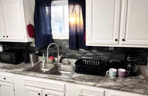 Greenfield House | Lovely Two Bedroom Home- Close to DT Greenfield