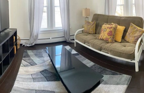 Williamstown Apartment | Lovely two bedroom river-view rental unit