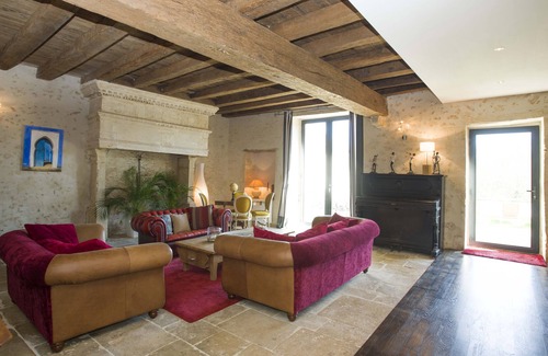 Lusignan House | Lovely XVth Century house with chimney, for 12 people. Pool. Terrace