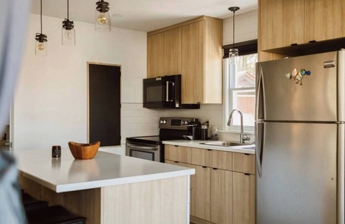 Stanstead Township House | Lovering accès à l'eau + foyer