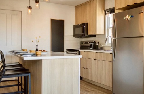 Stanstead Township House | Lovering accès à l'eau + foyer