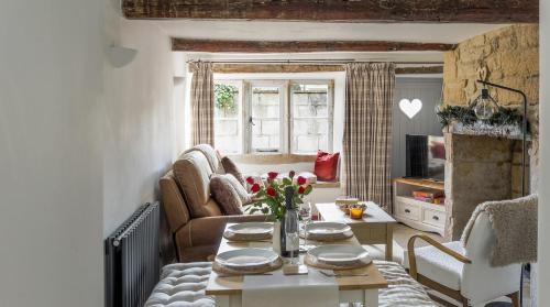Painswick House | Loveview - A Painswick Stone Haven