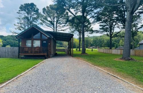 Groveoak House | Lucky Lodge ViP Cabin Pet Friendly Close to Lake Guntersville