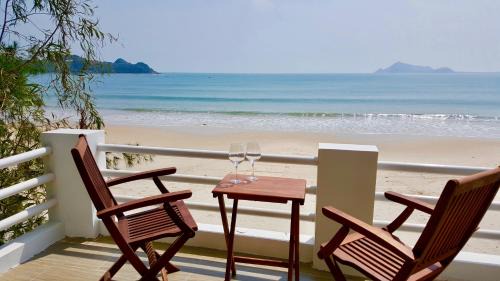 Song Cau Bed & Breakfast | Lucky Spot Beach Bungalow - Book 3 nights & get 1 pick up for free