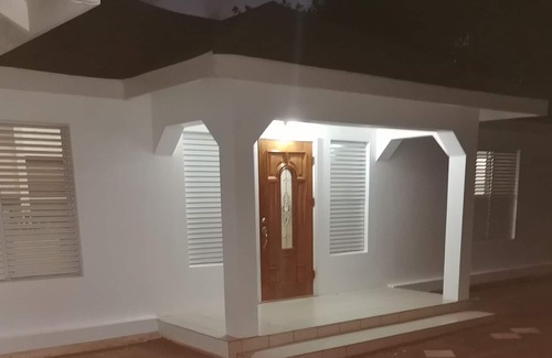 St. Peter's House | Lucy's Sunshine Villa Palm Loop, Spacious 3 Bed 2 Bathroom,