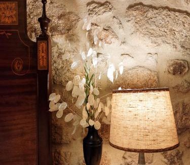 Melo Bed & Breakfast | Lugar da Pedra Alta - B&B - Private Historical Villa