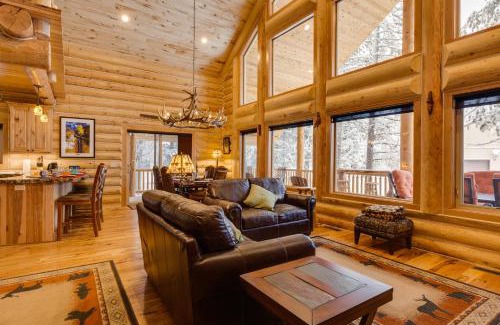 Island Park House | Lumberjack Lodge by KABINO Hot Tub Fire Pit Satellite WiFi Grill Large Porch