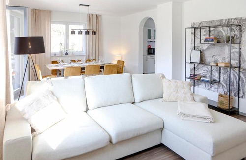 Gabelsbergerstraße Apartment | Lumen Homes - Design-Apartment nahe Audi und Altstadt, 3 Zimmer, über 100 m2, Balkon