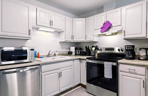 University Area House | Luminaria - 2 Bed 1 Bath in a side by side duplex East Anchorage’s UMED district