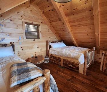 Scio House | Luminous Cabin with Hot-Tub, BBQ and Deck in Ohio