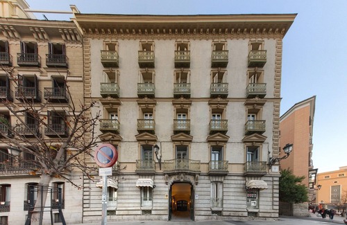 Palacio Apartment | Luminous Indian Suite with Two Balconies in Opera