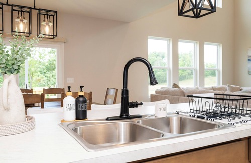 Walton House | Lunar Haven – Gorgeous 5 BDR Just 25 Min from Ark Encounter!