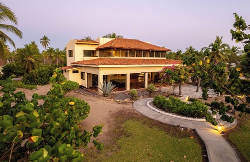 Barra de Potosi House | Lush Beachfront Oasis Near Ixtapa/Zihuatanejo