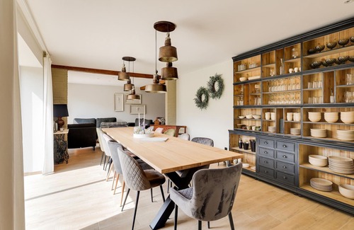 Neijen House | Lush holiday home in Limburg with jacuzzi