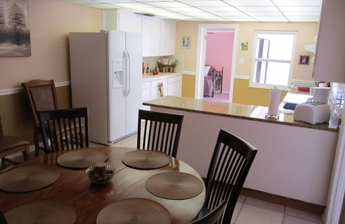 Lake Magdalene House | Lutz Cottage - Pool/Beaches/Busch Gardens/Disney/USF/Pets