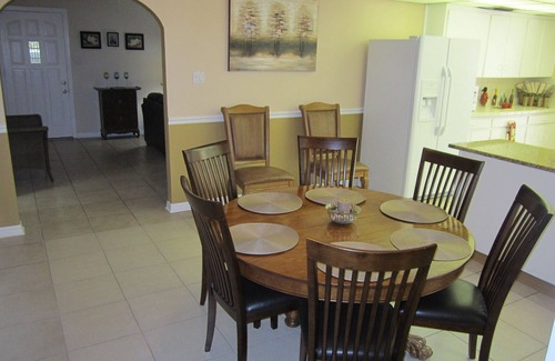 Lake Magdalene House | Lutz Cottage - Pool/Beaches/Busch Gardens/Disney/USF/Pets