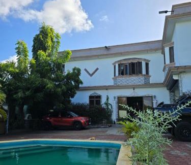 Midlands House | Luvish guest house