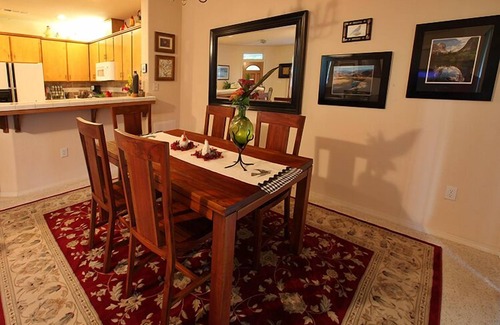 Three Rivers Villa | Lux 2/2 w/firepit 10 min from Sequoia Nat'l Park & beside the Kaweah main fork