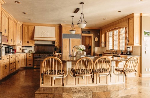 Orchard South House | LUX 20,000sq POOL Jacuzi Sauna Mtn Views1.7 ac EV+2026 Reunion