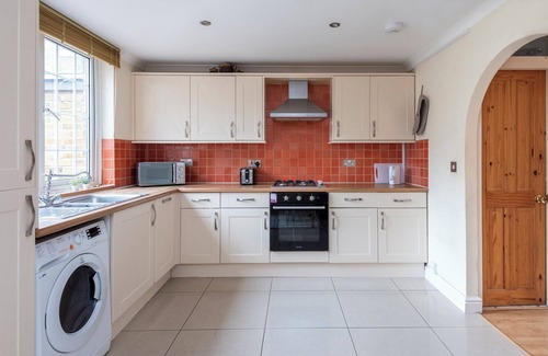 Shadwell House | Lux 3BR City Home near Tower Bridge w/Free Parking