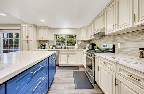 Estates at Canyon Crest House | LUX A Massive Beautiful 5bed/4bath with Hot Tub