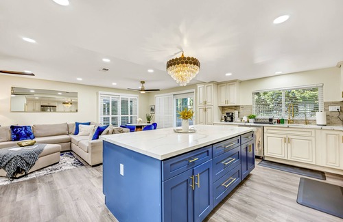 Estates at Canyon Crest House | LUX A Massive Beautiful 5bed/4bath with Hot Tub