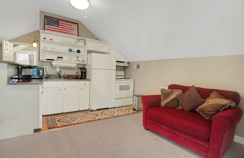 Gilbert Apartment | Lux Apartment with Lake Views: Privacy and Wi-Fi