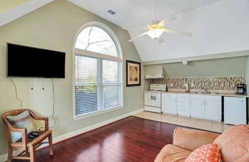 Gilbert Apartment | Lux Apartment with Lake Views: Privacy and Wi-Fi