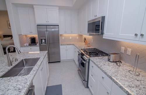 Stevenson Ranch Condo | Lux new 2 bedroom condo 1 minute from Six Flags.