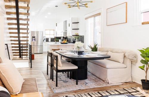 Highland House | Lux Newly Remodeled DT, Patio, Fully Stocked 5Bd, 3Ba