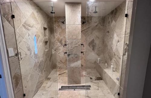 Black Mountain House | Lux Private Home - Pool, Billiards, 8 Smart TVs, Board Games, Cotton Bedding - The Stone Sanctuary at McCullough Hills Trailhead
