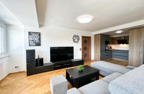 Banska Bystrica Apartment | LUX residence, A/C, VIP parking, city view