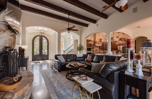 Panoramic Hills House | Lux Retreat 3600SqFt on 11Acres, Pool, 5min to Lake Travis,Theatre room, wet bar