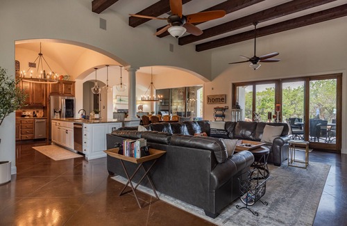 Panoramic Hills House | Lux Retreat 3600SqFt on 11Acres, Pool, 5min to Lake Travis,Theatre room, wet bar