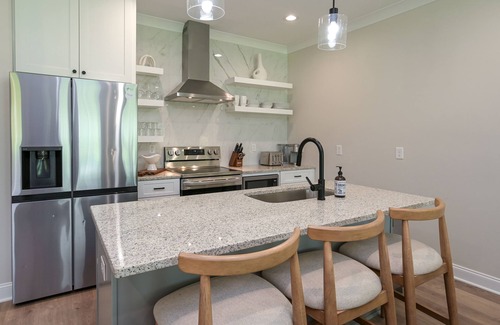 Madison House | Lux Retreat Off the Beat 172 A