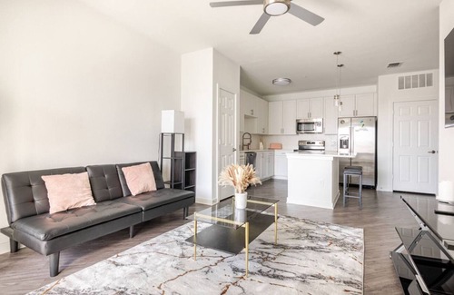 Temple Terrace Apartment | Luxary 1BR w/Resort Pool, Gym+