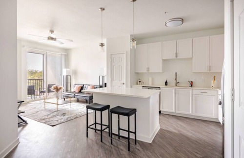 Temple Terrace Apartment | Luxary 1BR w/Resort Pool, Gym+