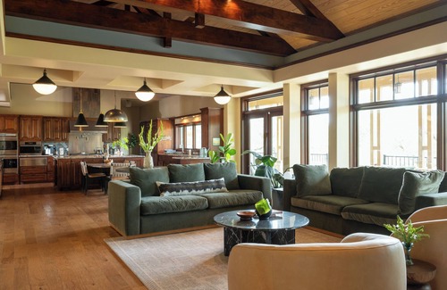 Driftwood House | Luxe 14 acre Escape in Driftwood with Observation Deck. Peace, Privacy and Stars