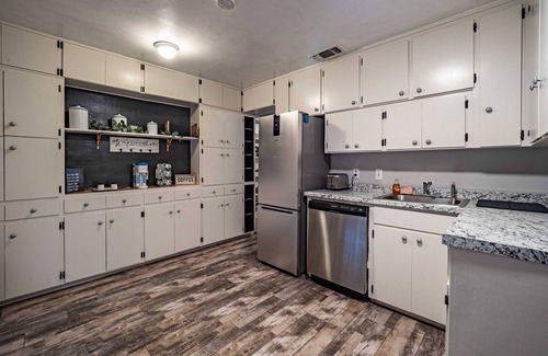 Carmichael Apartment | Luxe 2B Home in Carmichael | Netflix | Work Desk