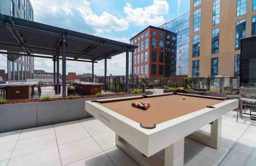 Shawmut Apartment | Luxe 2BR Apt near Boston Common with Pool
