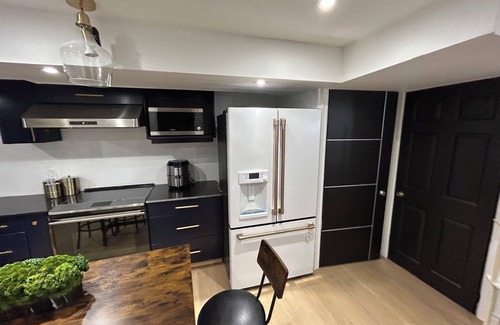 Caledon House | Luxe Apartment in Caledon